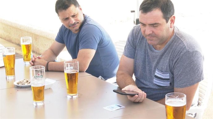 Vuelven las terrazas a la playa de la Malvarrosa (Valencia) en la fase 1 de la desescalada