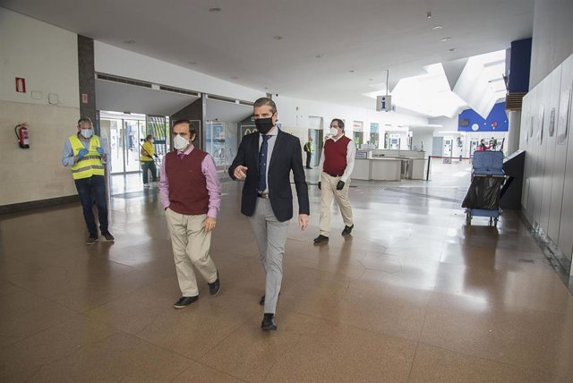 Visita del Ayuntamiento de Granada a la estación de bus
