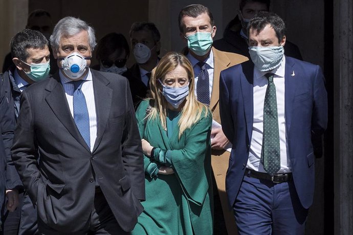 Antonio Tajani, Giorgia Meloni y Matteo Salvini, los líderes de los tres partidos de oposición de derecha en Italia