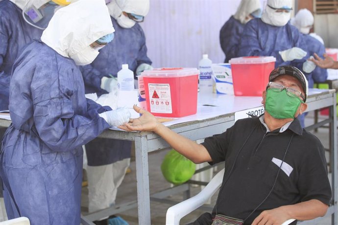 Personal sanitario durante la pandemia de coronavirus en Perú
