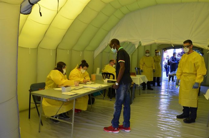 El SEM ha instalado una carpa en Lleida para hacer pruebas de coronavirus.