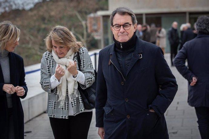 El expresidente de la Generalitat Artur Mas, a su salida del funeral de Diana Garrigosa, esposa del expresident de la Generalitat Pasqual Maragall, en el Tanatorio de Sant Gervasi en Barcelona/Catalunya (España) a 12 de febrero de 2020.