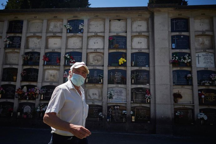 EL CEMENTERIO DE PAMPLONA REABRE SUS PUERTAS CON TRANQUILIDAD