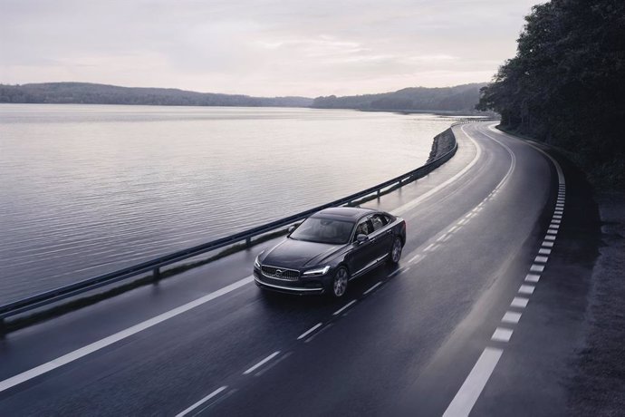 Volvo S90 Recharge T8 plug-in hybrid