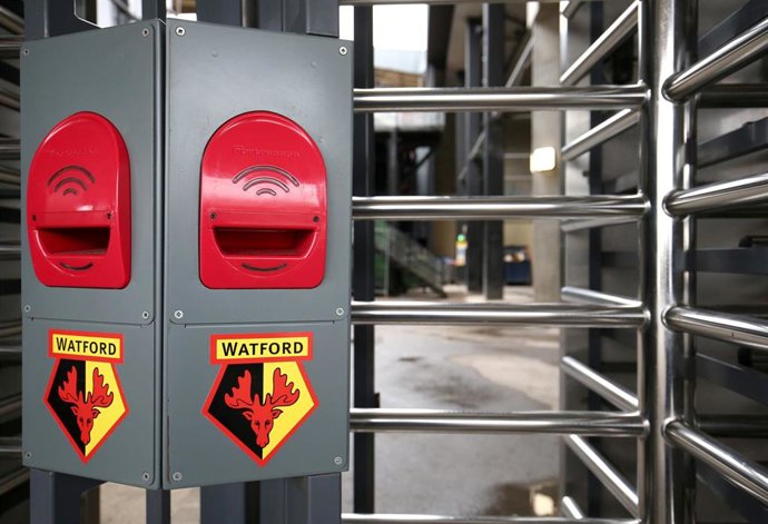 Imagen de los tornos de entrada de Vicarage Road, estadio del Watford