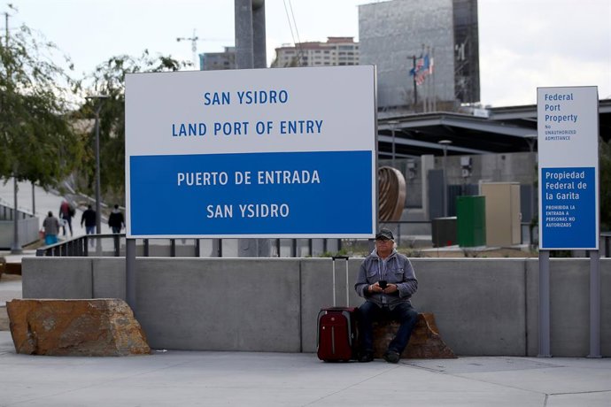 EEUU extiende la prohibición de la inmigración y las restricciones de viaje con 