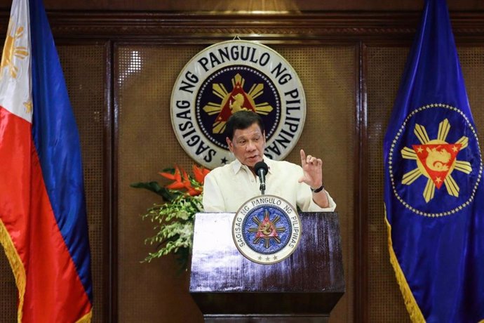 Coronavirus.- Duterte apoya al alto mando de Policía denunciado por saltarse la 