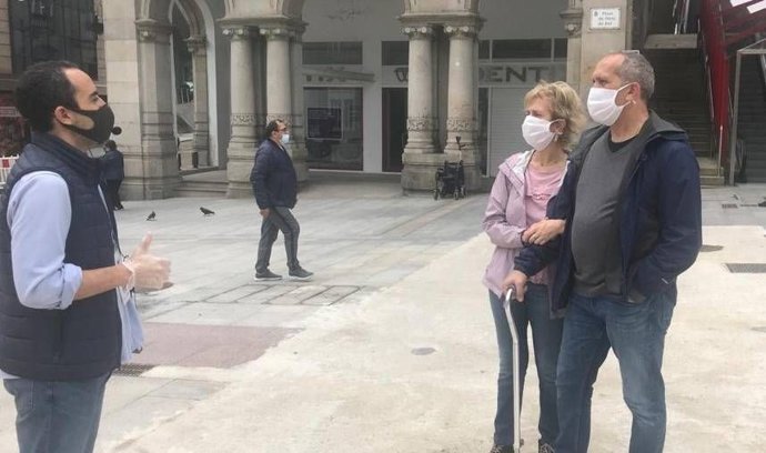 Pareja de residentes en Nueva Jersey realizando un free tour