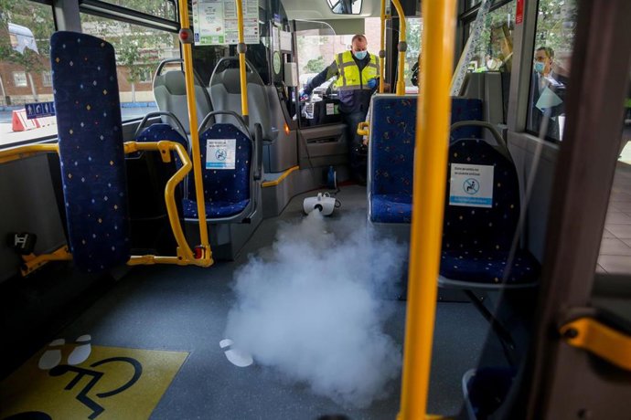 Medidas higiénico-sanitarias puestas en marcha por la empresa de autobuses ALSA, concesionaria de 98 líneas de autobuses del Consorcio Regional de Transportes, en Madrid (España) a 17 de mayo de 2020.(archivo)