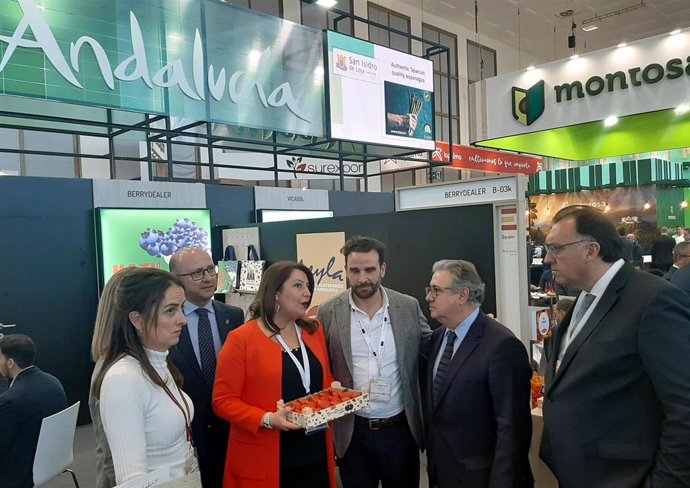 Imagen de la consejera de Agricultura, Carmen Crespo, en febrero de este año en Fruit Logistica, que se celebra en Berlín. 