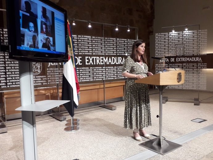 La portavoz de la Junta de Extremadura, Isabel Gil Rosiña, en rueda de prensa telemática sobre el Consejo de Gobierno autonómico