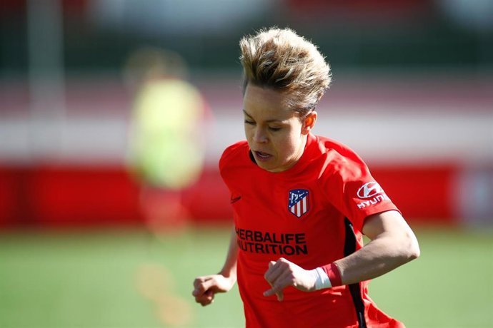 Amanda Sampedro durante un entrenamiento del Atlético en la Ciudad Deportiva de Alcalá de Henares