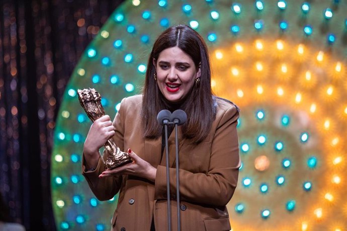 La directora Belén Funes recibe el Premio Gaudí a la mejor película en lengua no catalana por 'La hija de un ladrón', durante la entrega de los XII Premios Gaudí que concede la Academia del Cine Catalán, en Barcelona (España), a 19 de enero de 2020.