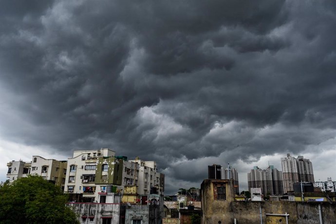 Clima.- El ciclón 'Amphan' toca tierra en el este de India tras perder fuerza en