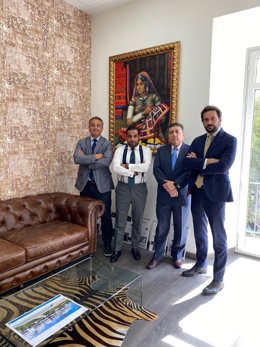 De izquierda a derecha Jose Manuel Escudero Director General, Kabir C. Sukhwani Presidente, Enrique Torres De Castro, Director Comercial, Jose Manuel Duarte, Director Financiero