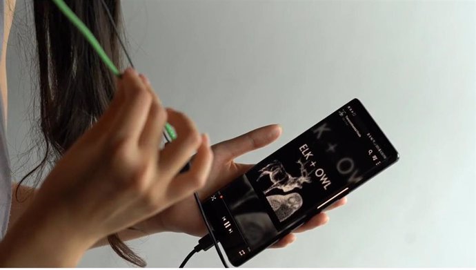 Tejido inteligente en auriculares creado por Google.