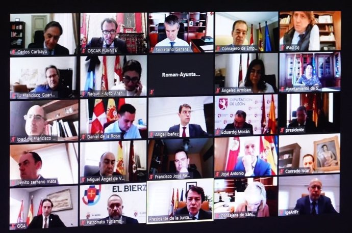 Captura de pantalla de la reunión de la Junta de Castilla y León con alcaldes de ciudades de la Comunidad y presidentes de diputaciones.