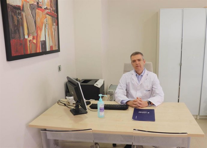 El doctor Andrés Sánchez Yagüe, jefe de Servicio de Aparato Digestivo del hospital Vithas Xanit Internacional