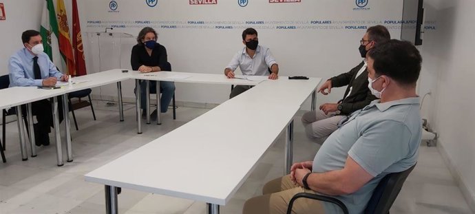 Reunión de miembros del PP con Alcentro