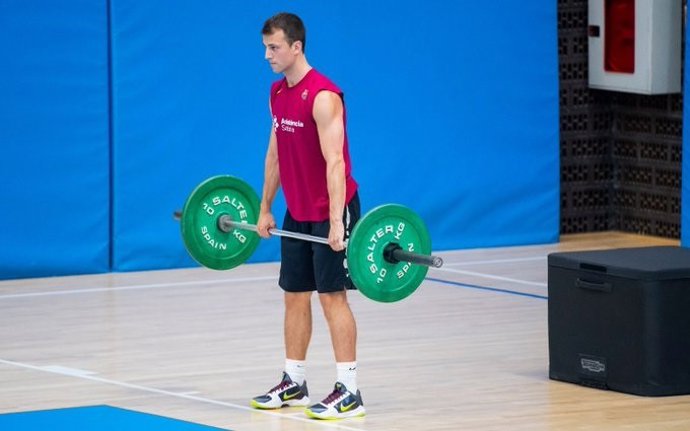 El base del Bara de baloncesto Kevin Pangos, entrenando en la Ciutat Esportiva Joan Gamper en mayo de 2020