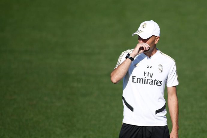 Zinédine Zidane durante un entrenamiento en la Ciudad Real Madrid