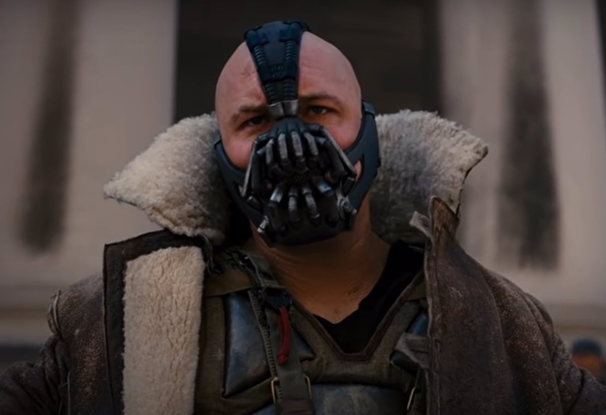 Mascarillas obligatorias... y agotan las máscaras de Bane, el villano de  Batman en el Caballero Oscuro