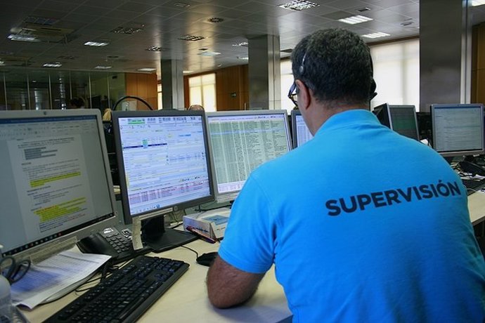 Imagen de archivo de un trabajador del servicio de emergencias de Castilla y León 112