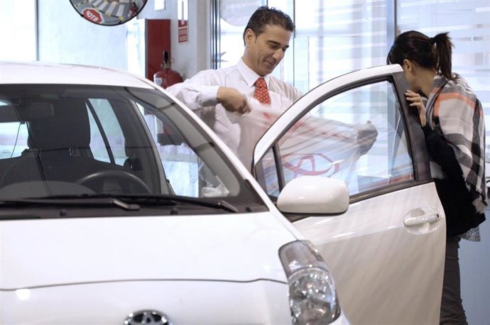 Imagen de un concesionario de vehículos.