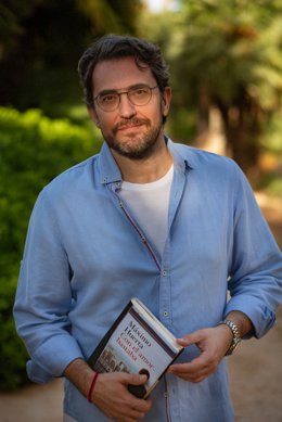 El escritor Máximo Huerta