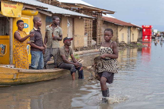 Coronavirus.- Las inundaciones en el este de África complican la lucha contra la