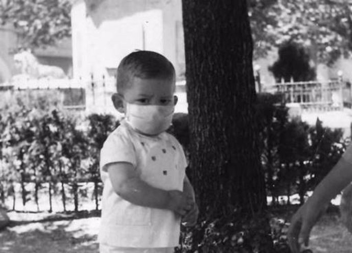 Ximo Puig, de niño y con mascarilla en la campaña de Save The Children