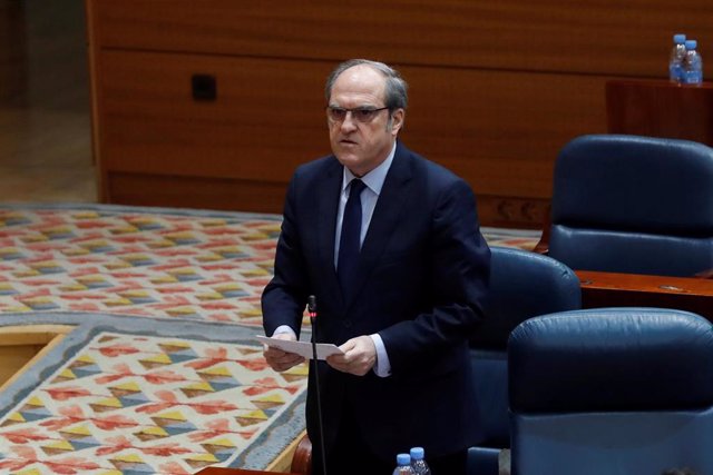 El portavoz socialista, Ángel Gabilondo, durante su intervención en el pleno celebrado este jueves en la Asamblea de Madrid