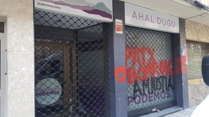 Ataque a la sede de Podemos en Durango