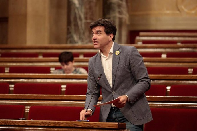 El presidente de ERC en el Parlament, Sergi Sabri, en el pleno del Parlament del 21 de mayo de 2020.