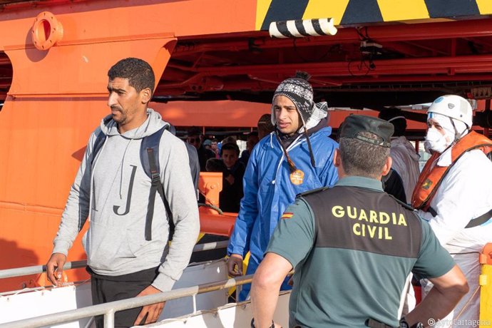 Imagen de archivo de llegada de inmigrantes al puerto de Cartagena tras ser rescatados de pateras