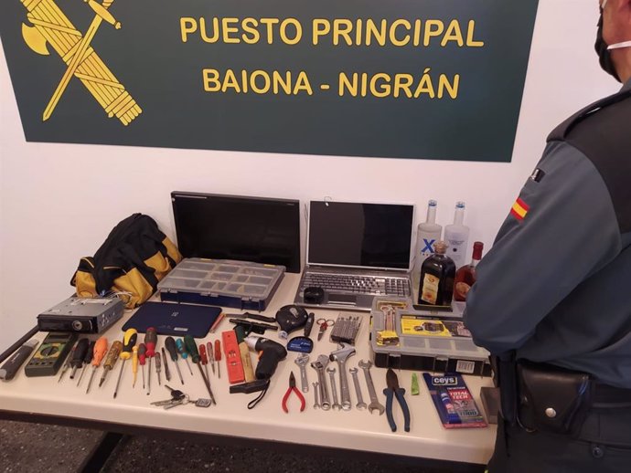 Efectos recuperados tras la detención del presunto autor de una veintena de robos en Baiona (Pontevedra)