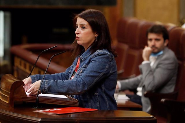 La portavoz del PSOE, Adriana Lastra, interviene en el del pleno del Congreso que debate este miércoles la quinta prórroga del estado de alarma después de que el Gobierno rectificara ante la presión de los grupos y solicitara una ampliación de quince días