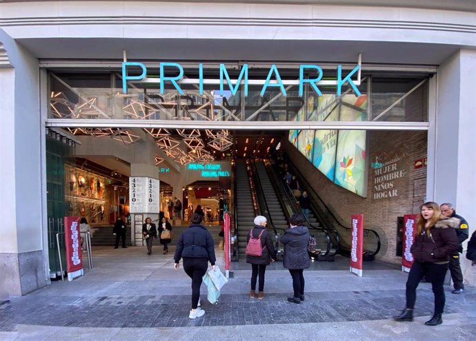 Entrada principal de la tienda Primark en Gran Vía, tras incrementar un 1,5% el sueldo de sus empleados en España, en Madrid a 07 de febrero de 2020.