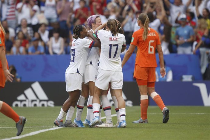 Las jugadoras de la selección de los Estados Unidos celebran un gol en la final del Mundial de Francia de 2019 ante los Países Bajos