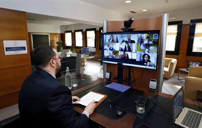 El presidente del Principado, Adrián barbón, durante la reunión telemática del Consejo de Gobierno.