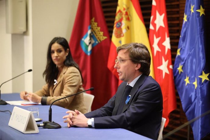 Begoña Villacís junto al alcalde de Madrid, José Luis Martínez-Almeida