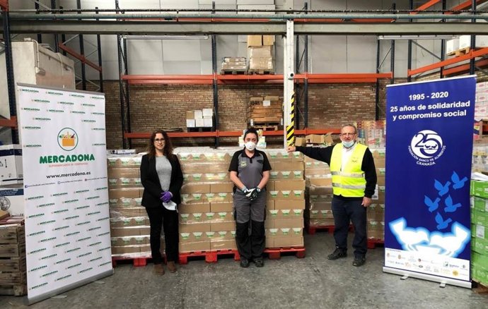 Entrega de Mercadona al Banco de Alimentos de Granada