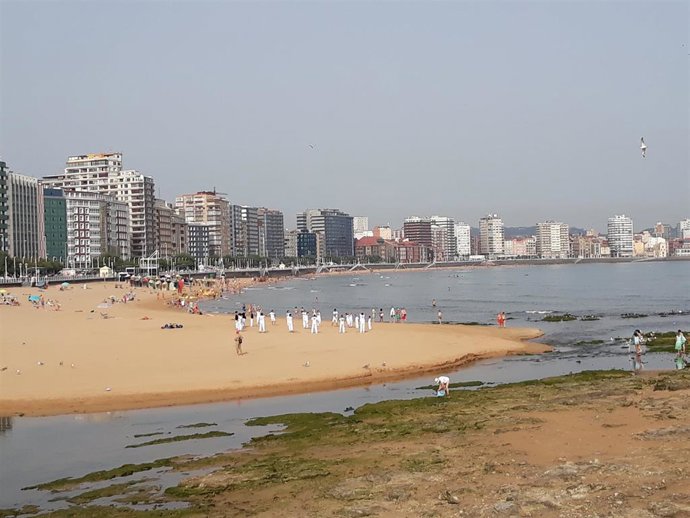Playa de San Lorenzo en Gijón.