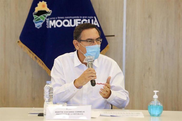 El presidente de Perú, Martín Vizcarra, con mascarilla por el coronavirus