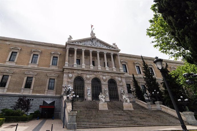 Fachada de la Biblioteca Nacional de España durante el día 54 del estado de alarma en Madrid. En Madrid, (España), a 7 de mayo de 2020.