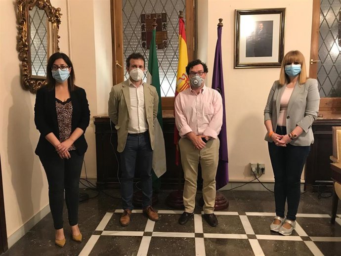 El alcalde de Jaén, Julio Millán, con el secretario del CES, Luis Alberto García