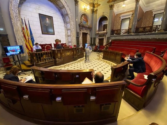 Imagen de las primeras comparecencias de expertos en la comisión de reconstrucción de Valncia a partir de la Covid-19.