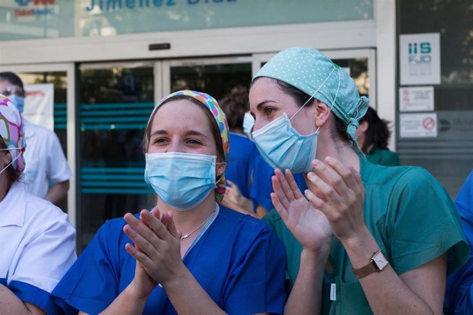 Varios de los trabajadores del Hospital Fundación Jiménez Díaz de Madrid