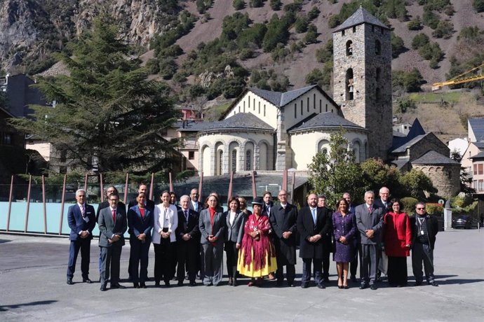 Foto de família de los asistentes a la reunión ministerial de turismo de la Cumbre Iberoamericana que se celebró a principios de marzo en Andorra la Vella