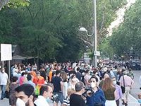 La fuerte presencia policial evita enfrentamientos en Moratalaz entre grupos de ideología enfrentada